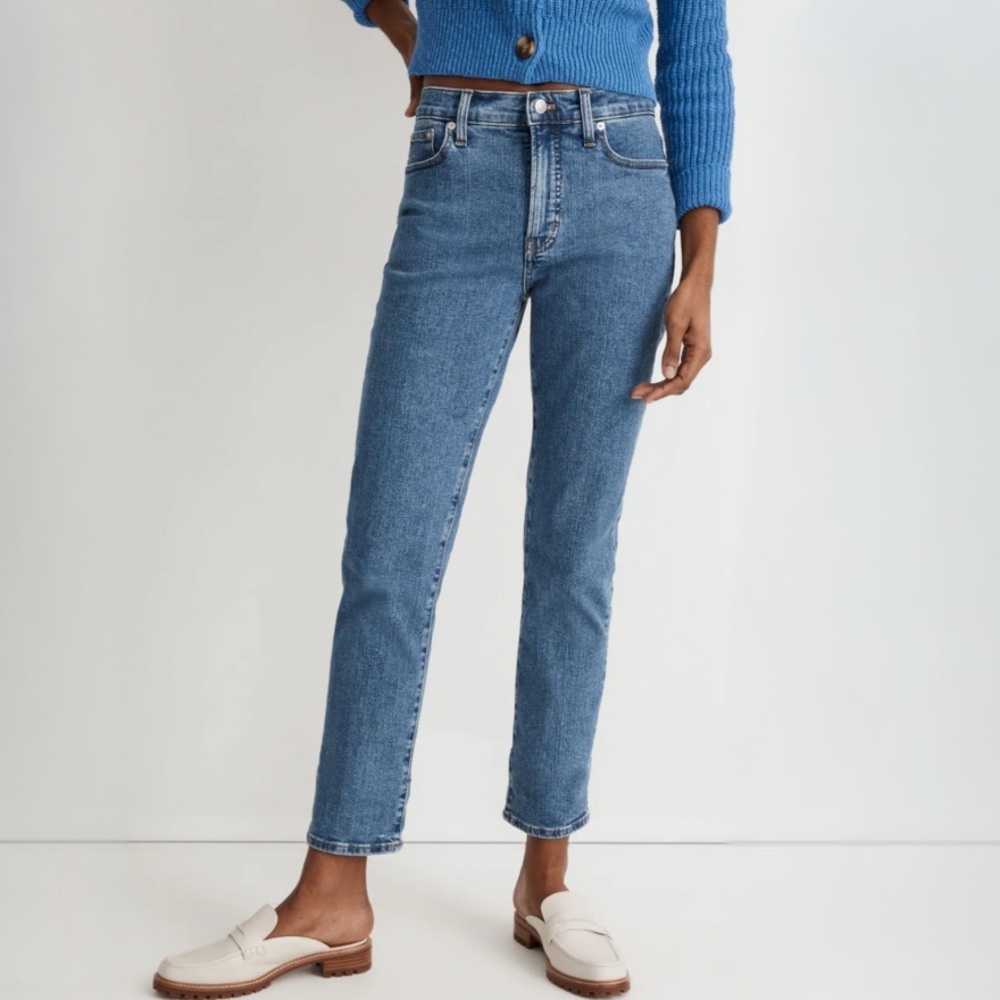 Madewell The Petite Mid-Rise Perfect Vintage Jeans in Knowland Wash - Picture 2 of 8